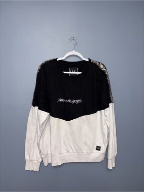 Young And Reckless | Black Sweatshirt | Size XL
